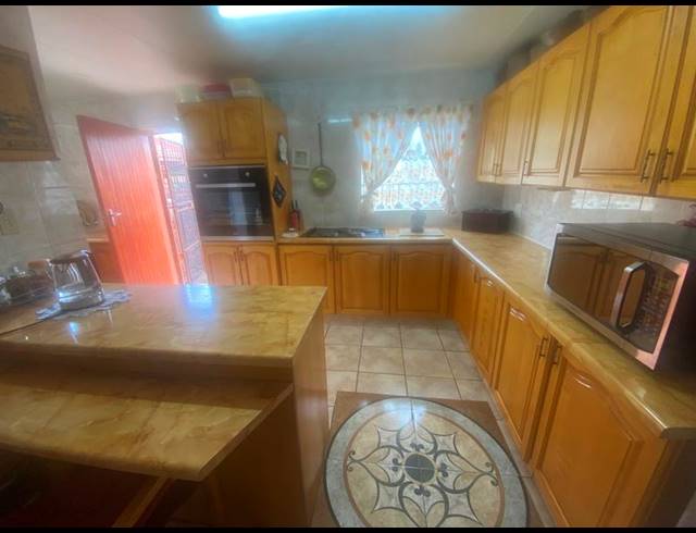 2 BEDROOM TOWNHOUSE FOR SALE IN AERORAND